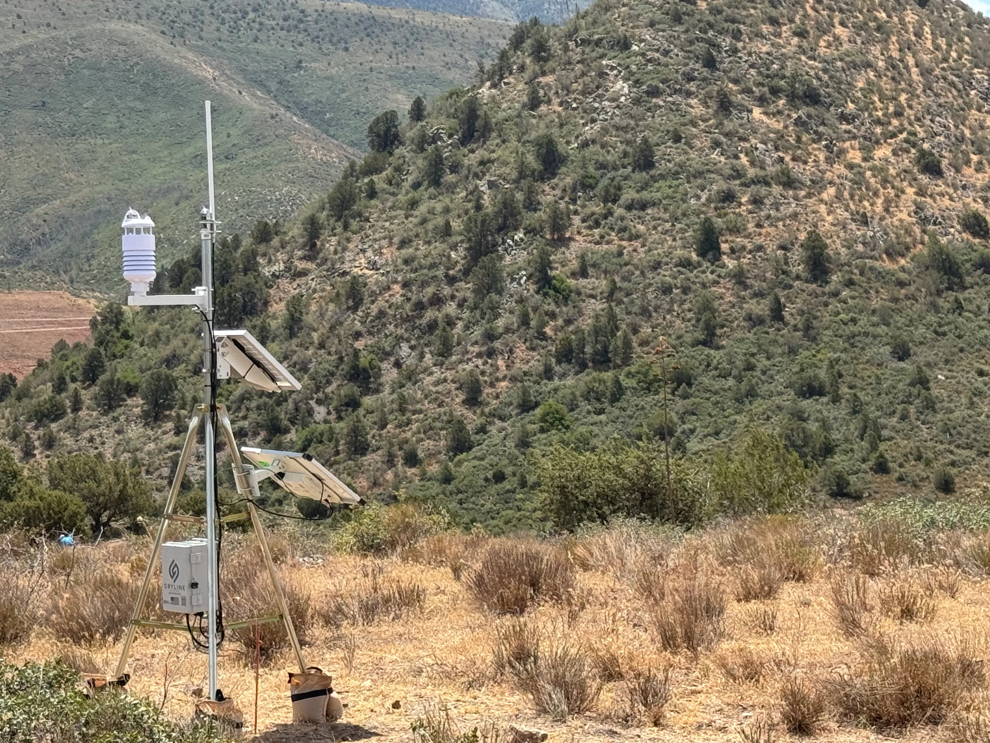 DRYLINE solar-powered wireless gateway